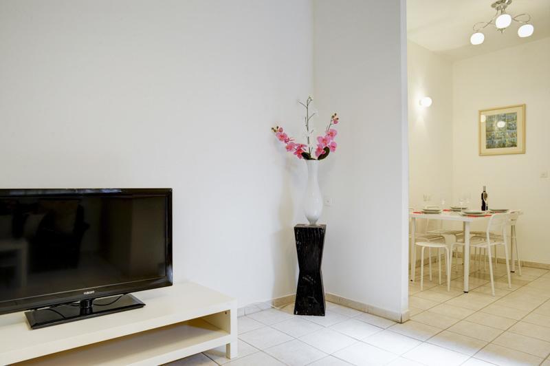 Lovely 1Bd W/ Private Balcony By Sea N' Rent 텔아비브 객실 사진