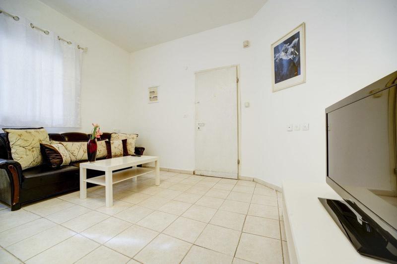 Lovely 1Bd W/ Private Balcony By Sea N' Rent 텔아비브 객실 사진