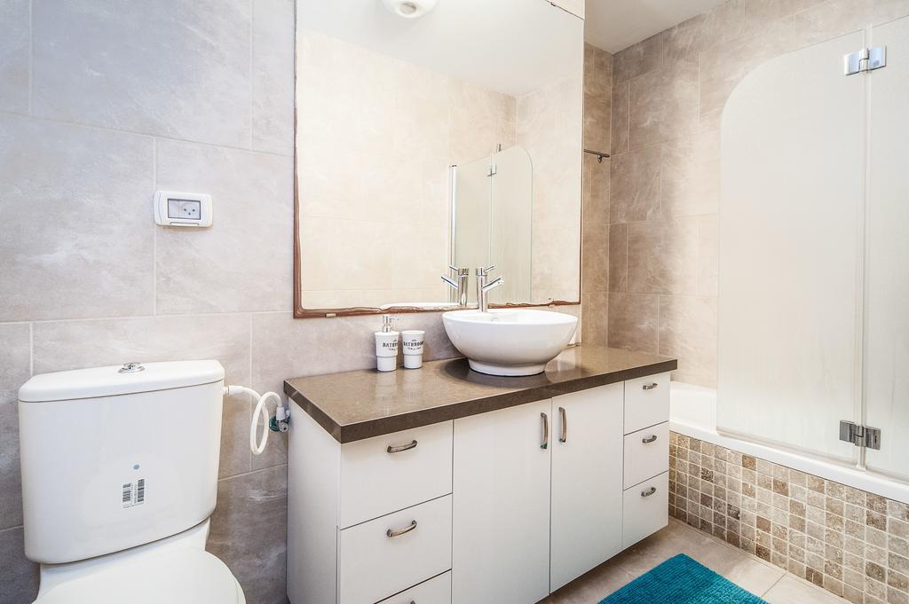 Lovely 1Bd W/ Private Balcony By Sea N' Rent 텔아비브 외부 사진