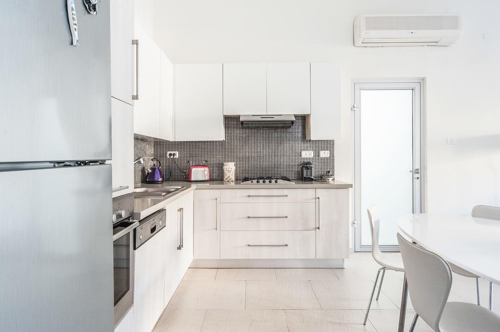 Lovely 1Bd W/ Private Balcony By Sea N' Rent 텔아비브 외부 사진