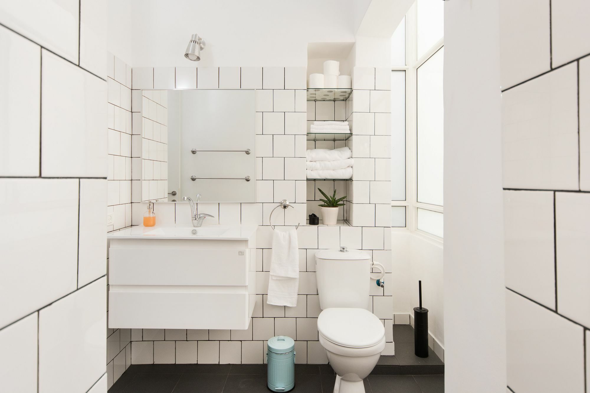 Lovely 1Bd W/ Private Balcony By Sea N' Rent 텔아비브 외부 사진